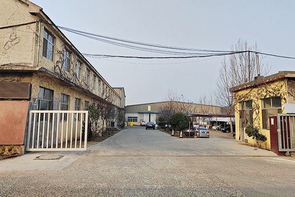 厂房门口
